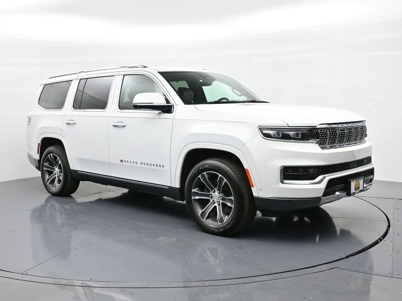 Jeep Grand Wagoneer Vehicle Full-screen Gallery Image 4