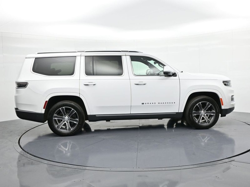 Jeep Grand Wagoneer Vehicle Full-screen Gallery Image 5