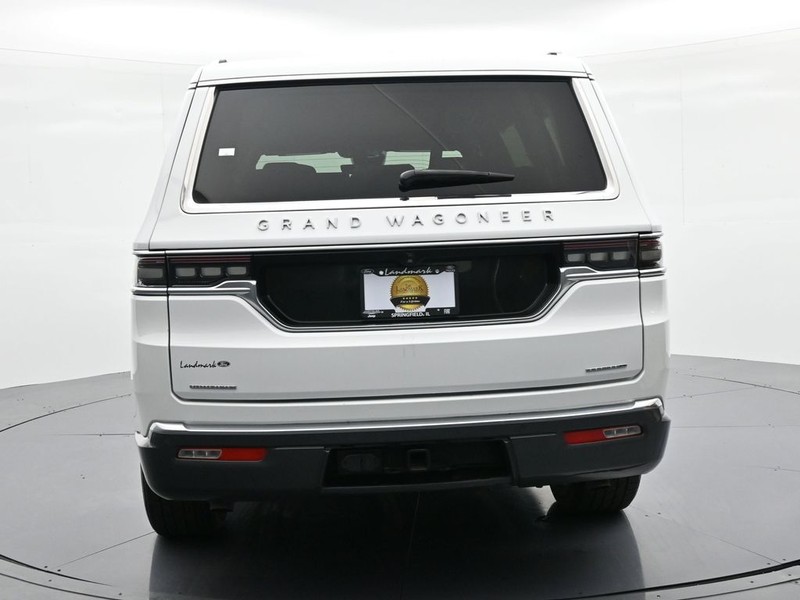 Jeep Grand Wagoneer Vehicle Full-screen Gallery Image 7