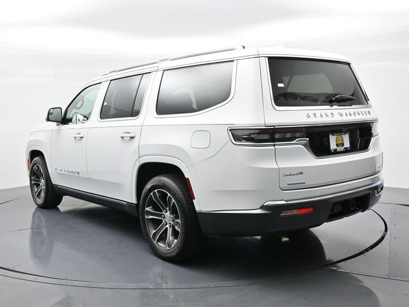 Jeep Grand Wagoneer Vehicle Full-screen Gallery Image 8