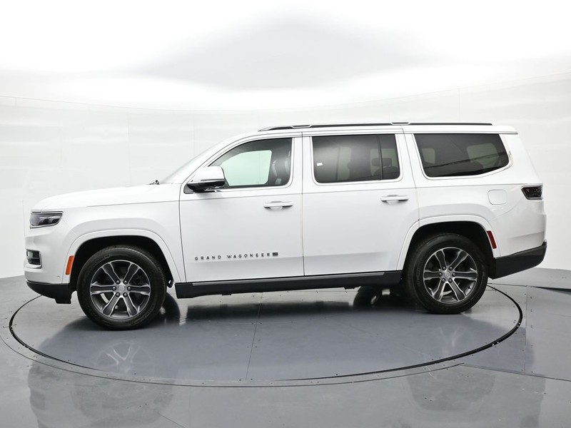 Jeep Grand Wagoneer Vehicle Full-screen Gallery Image 9