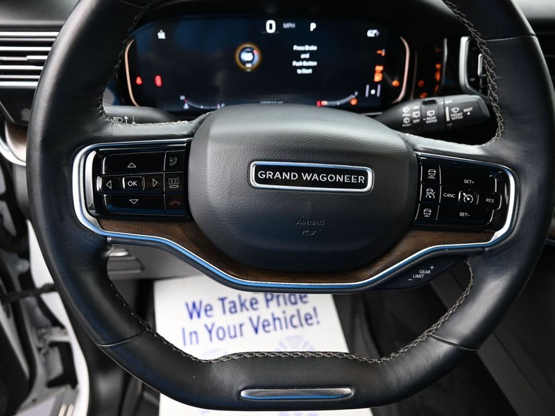 Jeep Grand Wagoneer Vehicle Full-screen Gallery Image 13