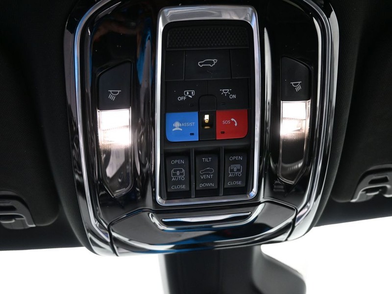 Jeep Grand Wagoneer Vehicle Full-screen Gallery Image 16