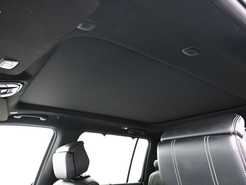 Jeep Grand Wagoneer Vehicle Full-screen Gallery Image 17