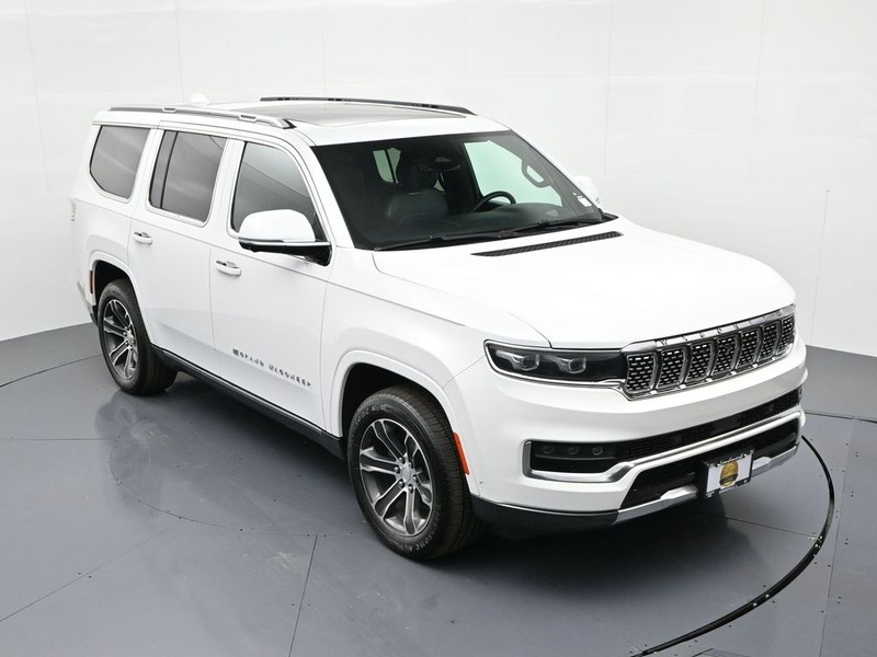 Jeep Grand Wagoneer Vehicle Full-screen Gallery Image 19