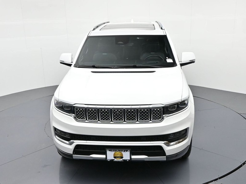 Jeep Grand Wagoneer Vehicle Full-screen Gallery Image 20