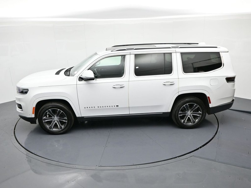 Jeep Grand Wagoneer Vehicle Full-screen Gallery Image 22