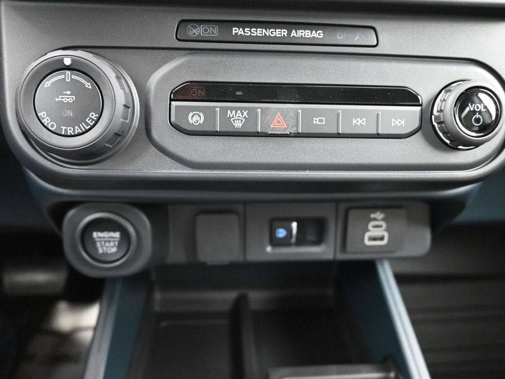 Ford Maverick Vehicle Full-screen Gallery Image 13