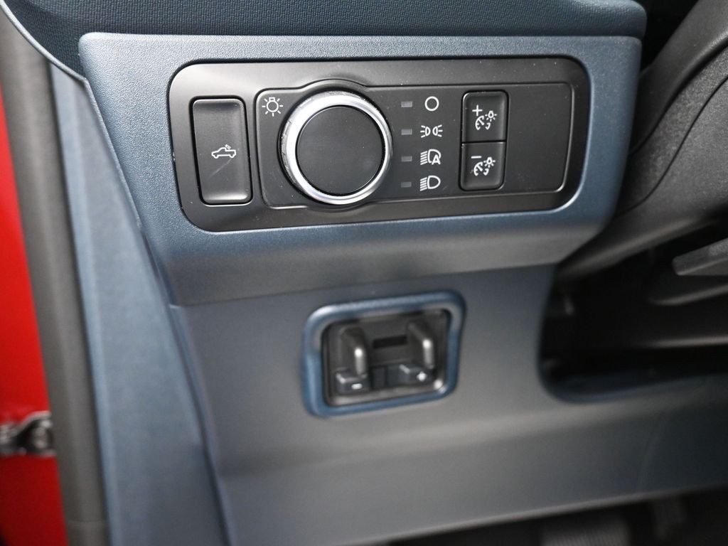 Ford Maverick Vehicle Full-screen Gallery Image 15