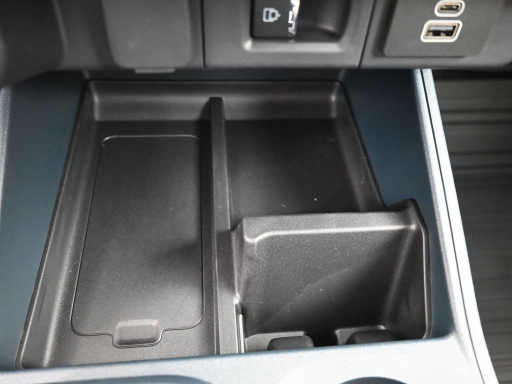 Ford Maverick Vehicle Full-screen Gallery Image 18