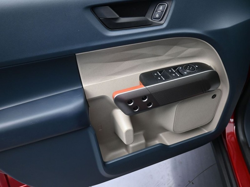 Ford Maverick Vehicle Full-screen Gallery Image 10