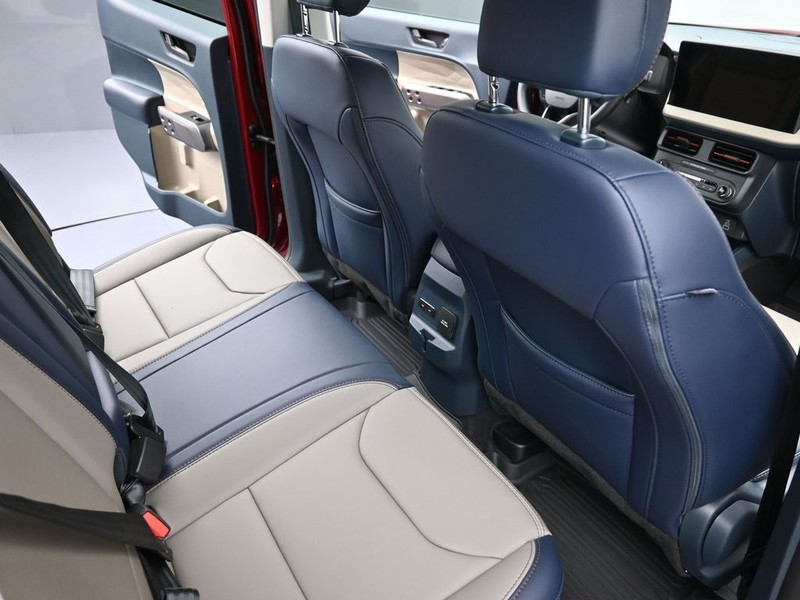 Ford Maverick Vehicle Full-screen Gallery Image 17