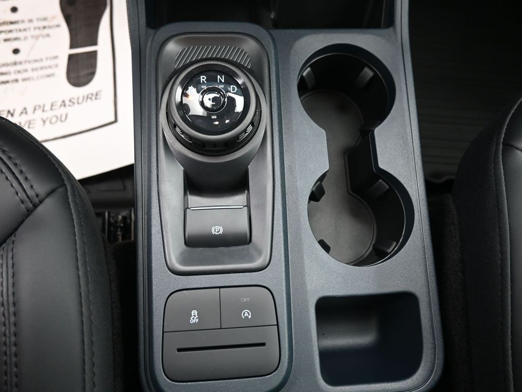 Ford Maverick Vehicle Full-screen Gallery Image 14