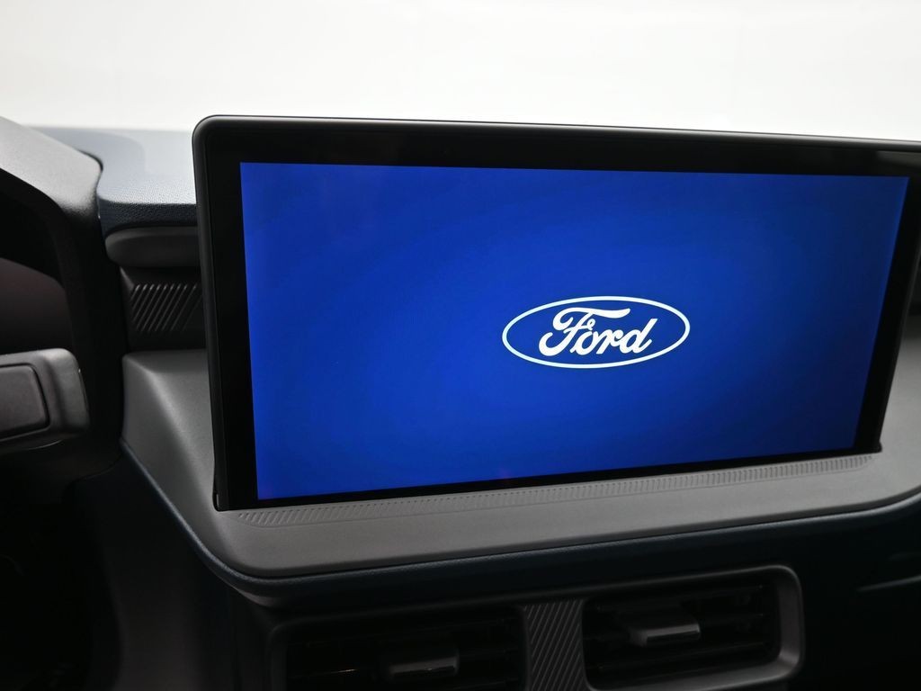 Ford Maverick Vehicle Full-screen Gallery Image 16