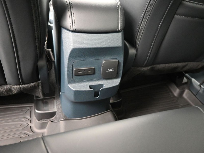 Ford Maverick Vehicle Full-screen Gallery Image 10