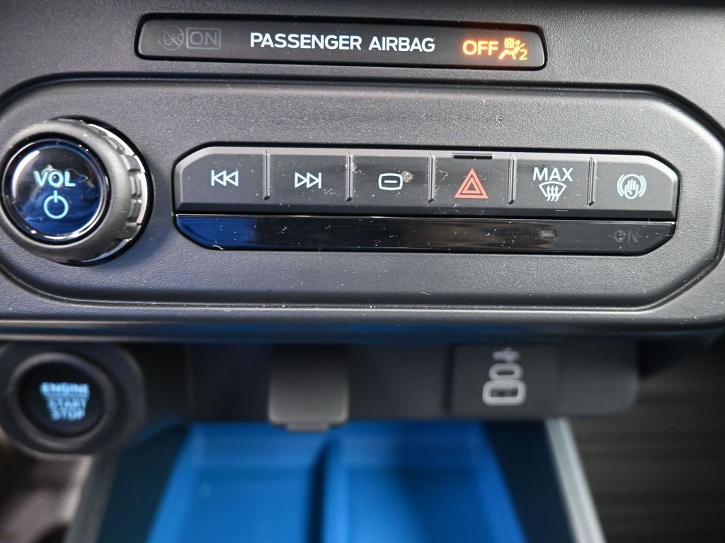 Ford Maverick Vehicle Full-screen Gallery Image 12