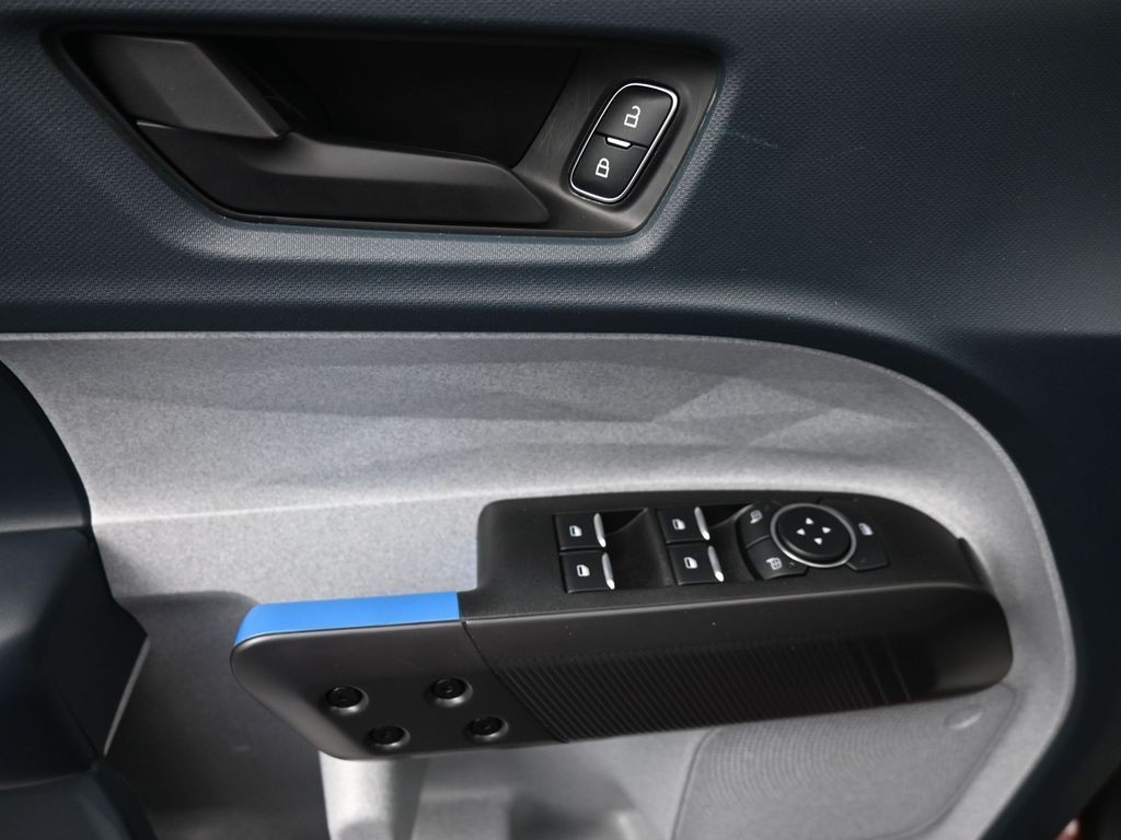 Ford Maverick Vehicle Full-screen Gallery Image 16