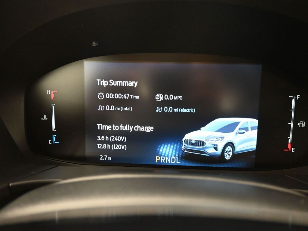 Ford Escape Plug-In Hybrid Vehicle Full-screen Gallery Image 12