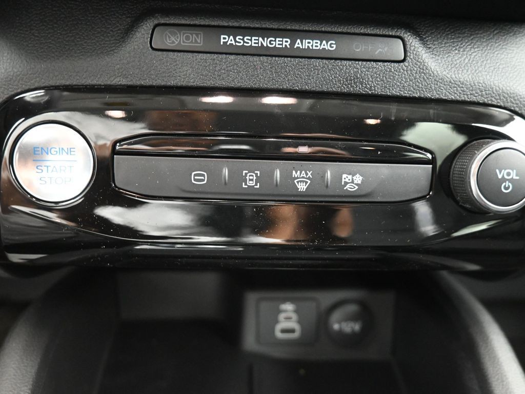 Ford Escape Plug-In Hybrid Vehicle Full-screen Gallery Image 13