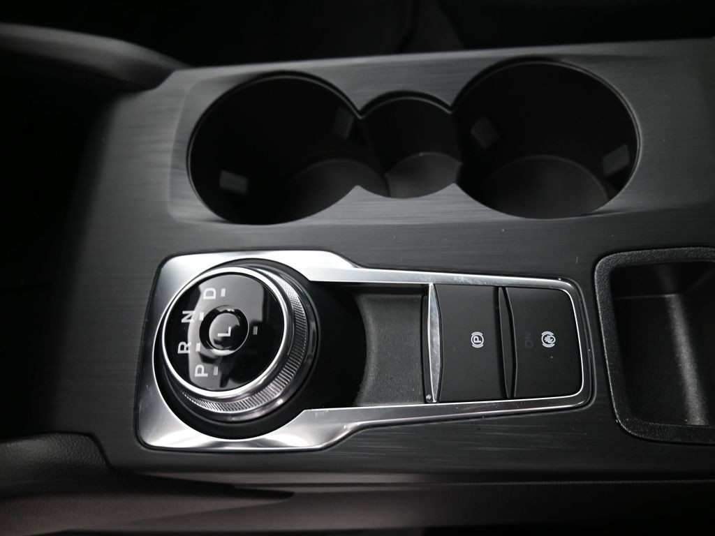 Ford Escape Plug-In Hybrid Vehicle Full-screen Gallery Image 19