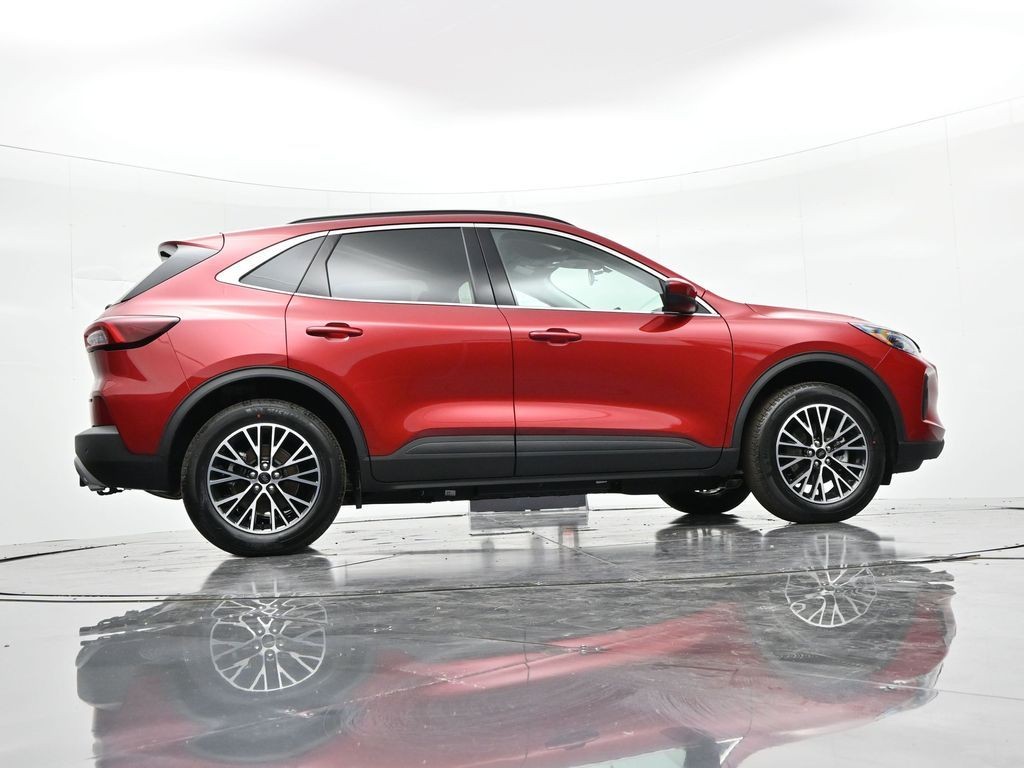Ford Escape Plug-In Hybrid Vehicle Full-screen Gallery Image 30