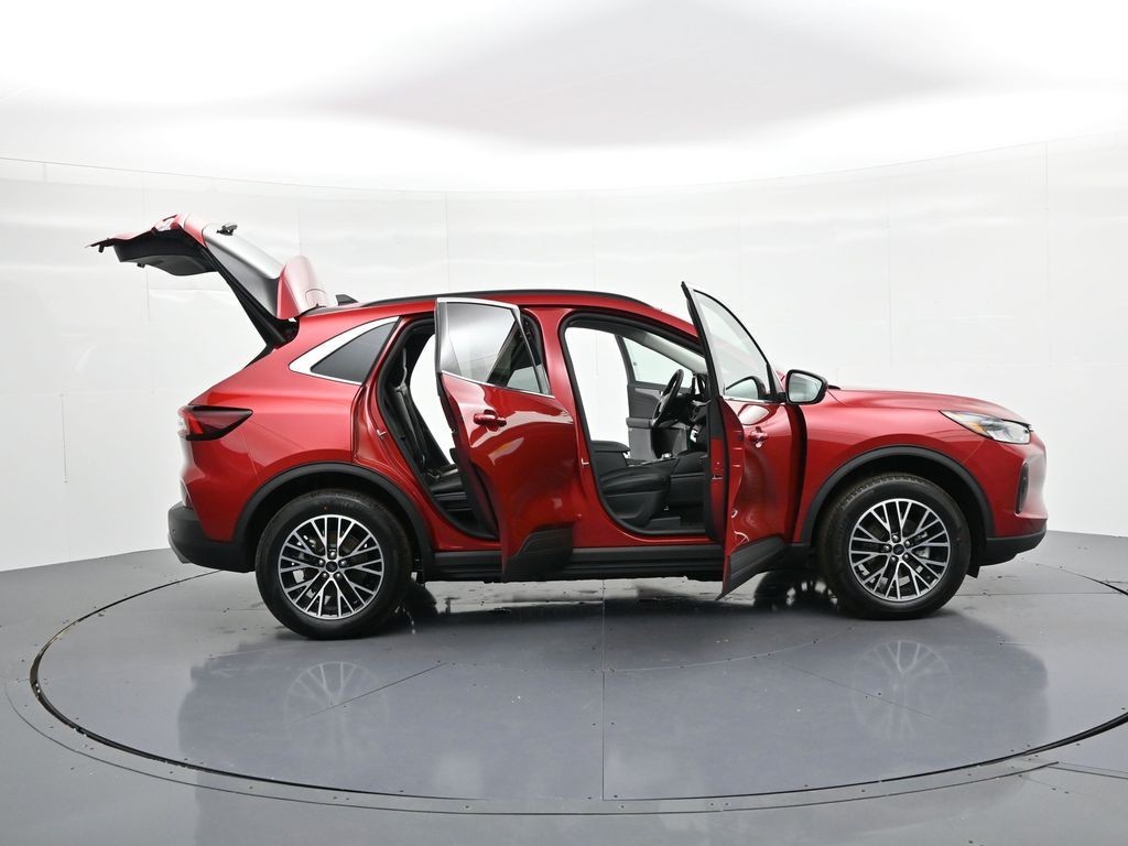 Ford Escape Plug-In Hybrid Vehicle Full-screen Gallery Image 31