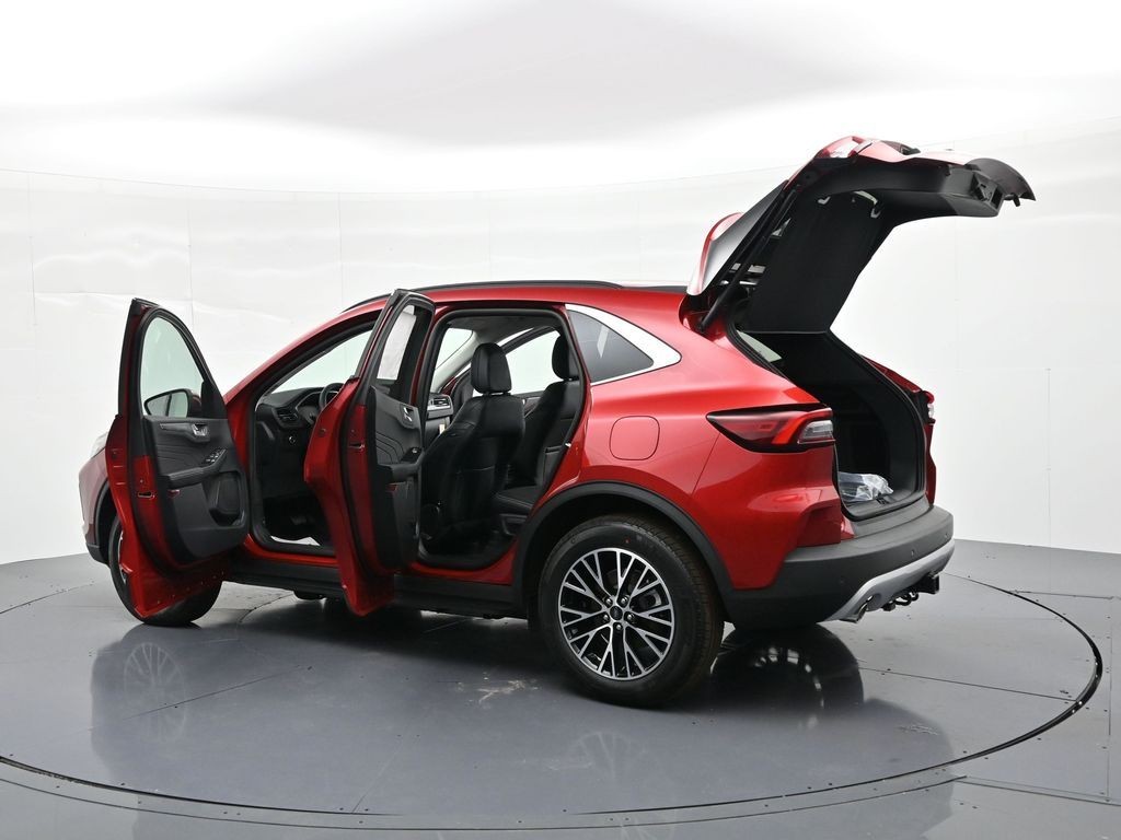 Ford Escape Plug-In Hybrid Vehicle Full-screen Gallery Image 32