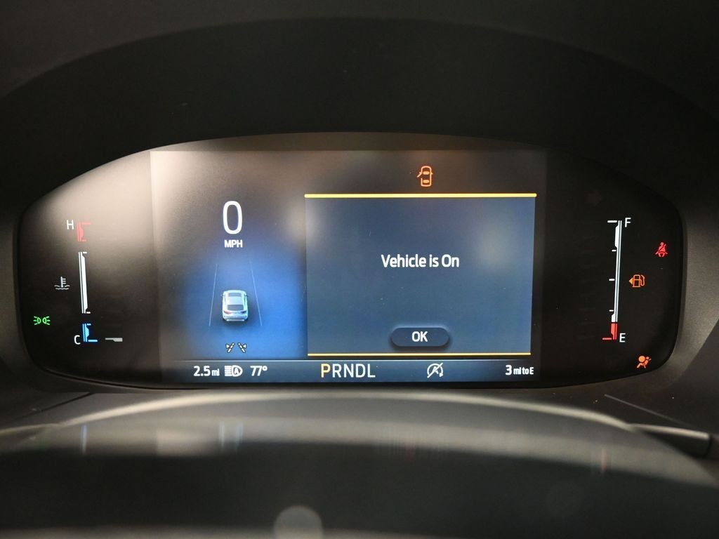 Ford Escape Vehicle Full-screen Gallery Image 10