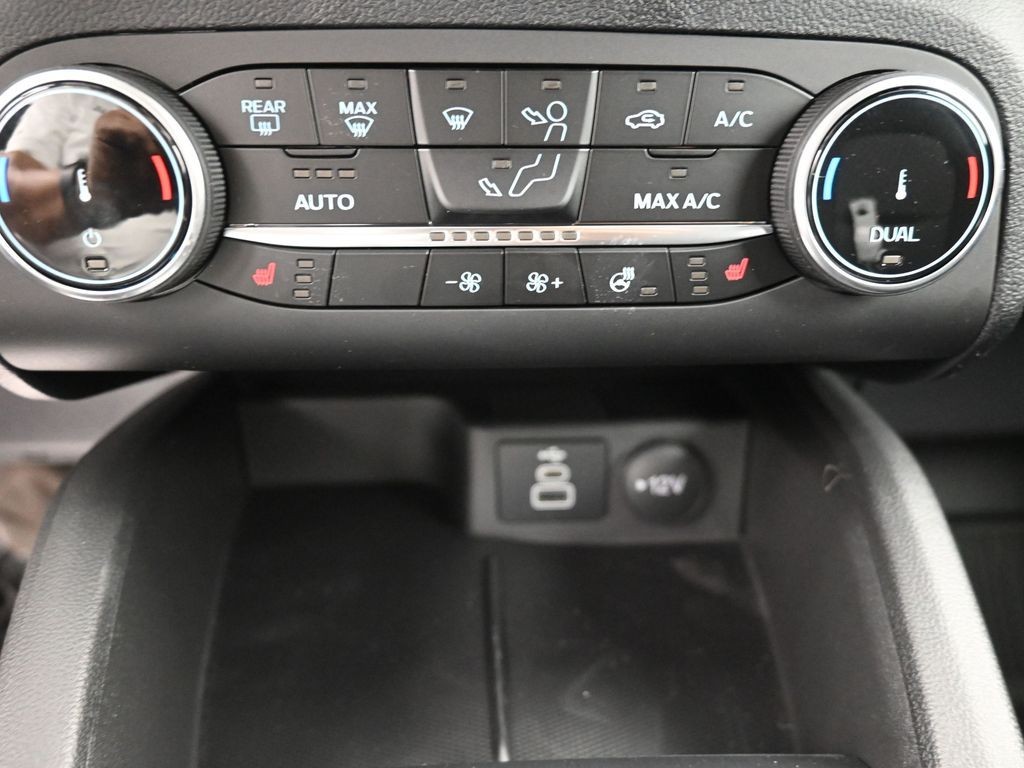 Ford Escape Vehicle Full-screen Gallery Image 12