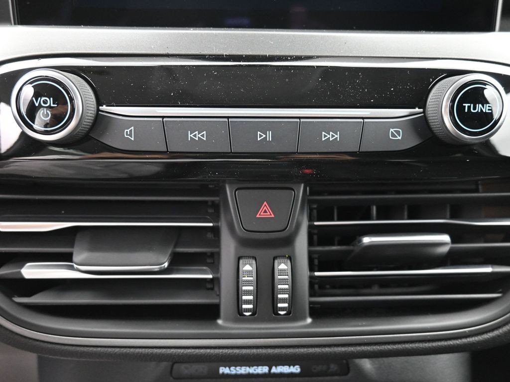 Ford Escape Vehicle Full-screen Gallery Image 13