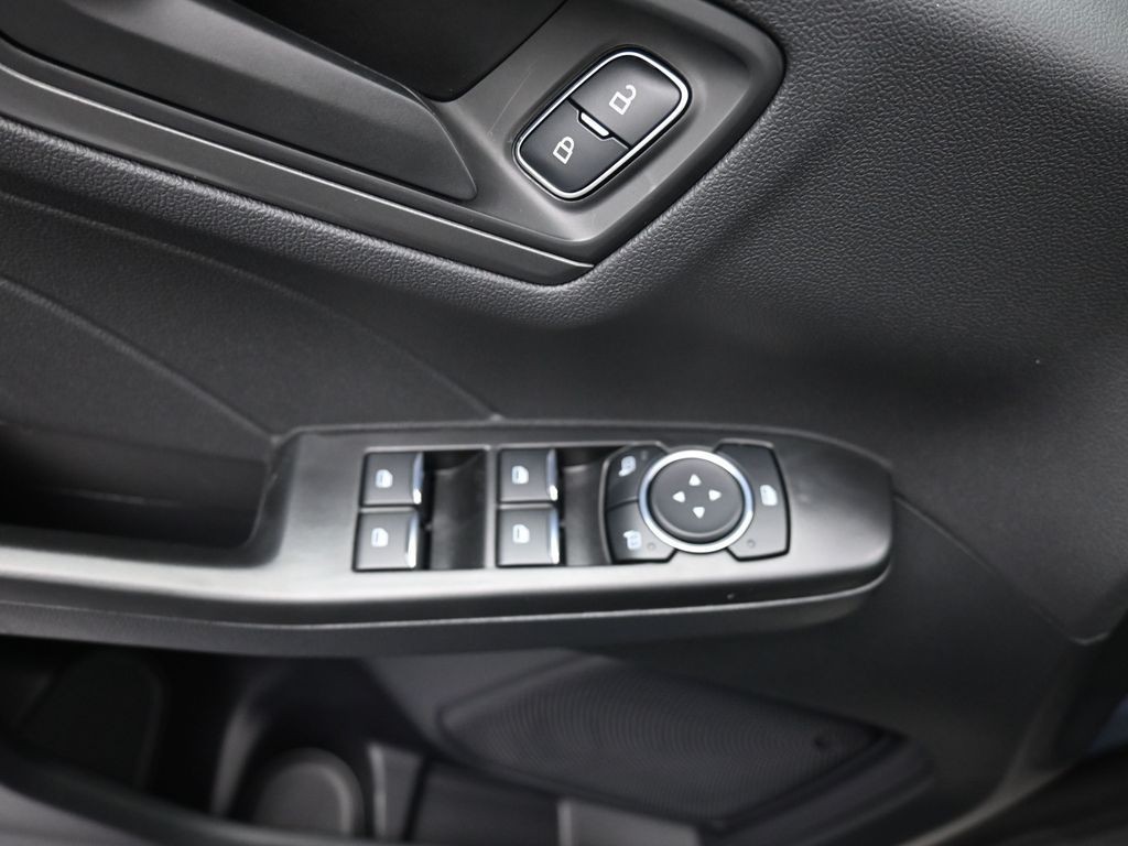 Ford Escape Vehicle Full-screen Gallery Image 14