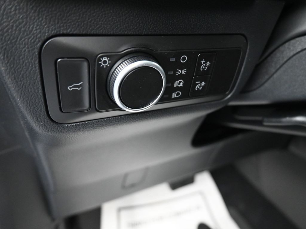 Ford Escape Vehicle Full-screen Gallery Image 15