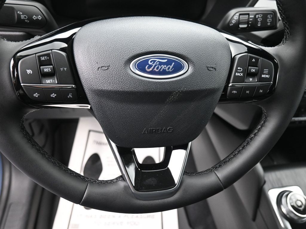 Ford Escape Vehicle Full-screen Gallery Image 16
