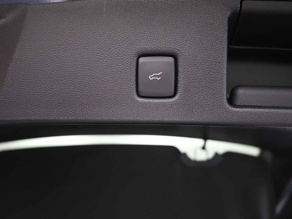Ford Escape Vehicle Full-screen Gallery Image 18