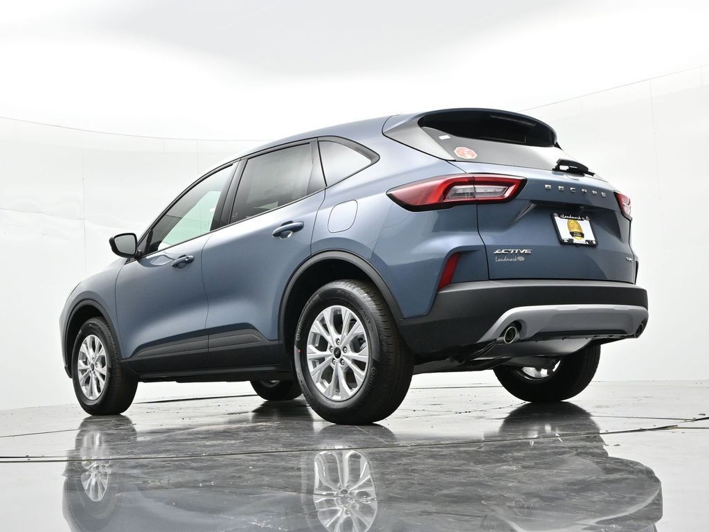 Ford Escape Vehicle Full-screen Gallery Image 23