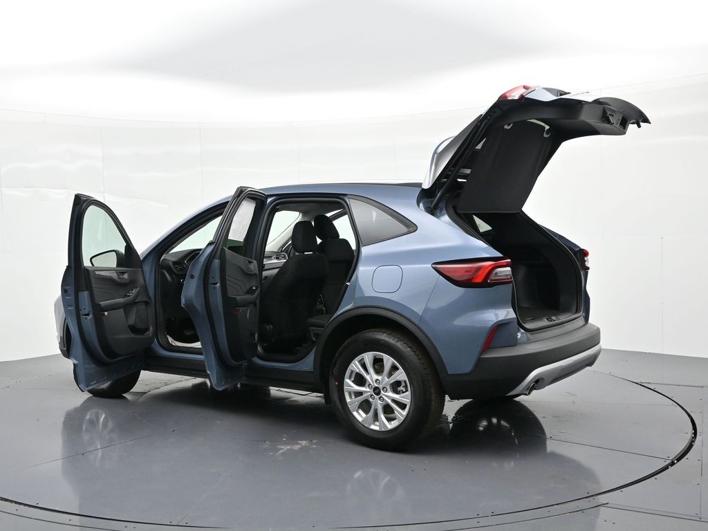 Ford Escape Vehicle Full-screen Gallery Image 28