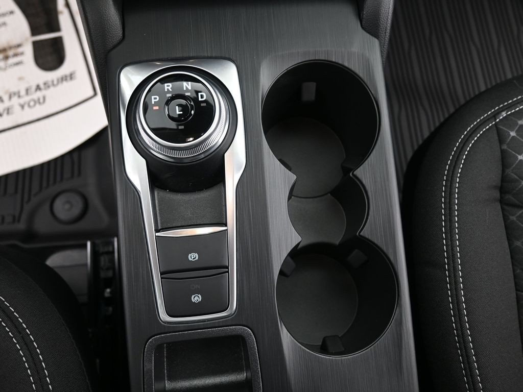 Ford Escape Vehicle Full-screen Gallery Image 12