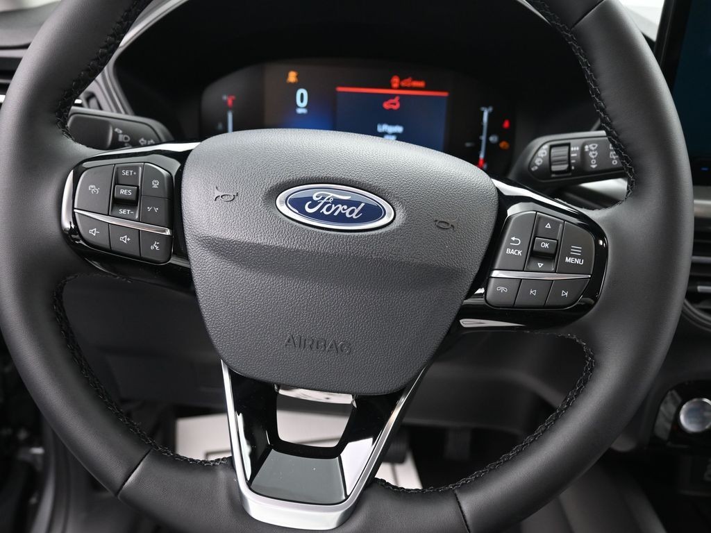 Ford Escape Vehicle Full-screen Gallery Image 13