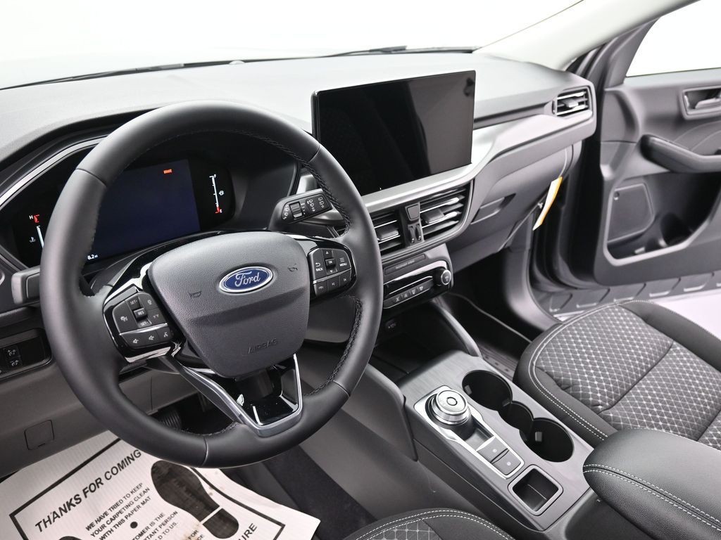 Ford Escape Vehicle Full-screen Gallery Image 16