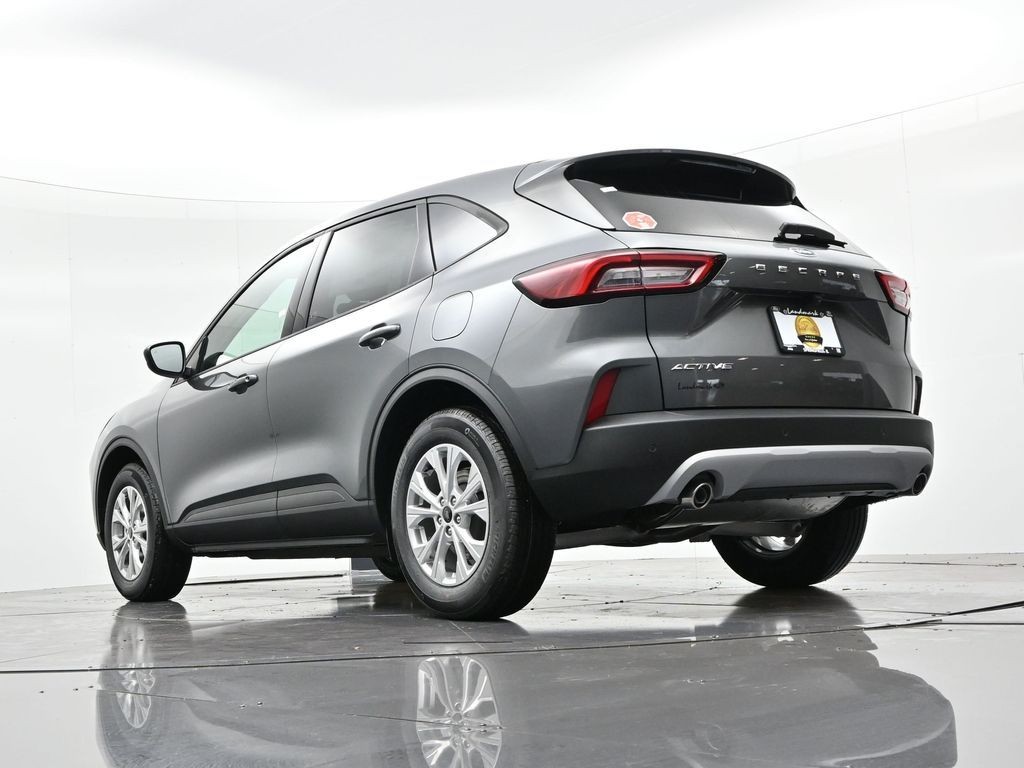 Ford Escape Vehicle Full-screen Gallery Image 22