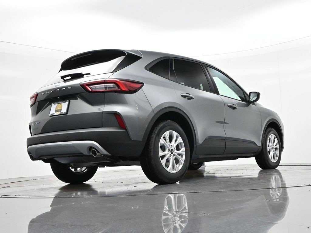 Ford Escape Vehicle Full-screen Gallery Image 24