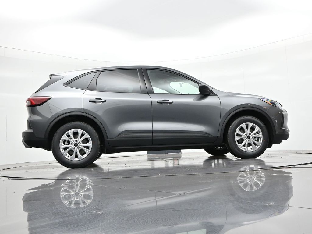 Ford Escape Vehicle Full-screen Gallery Image 25