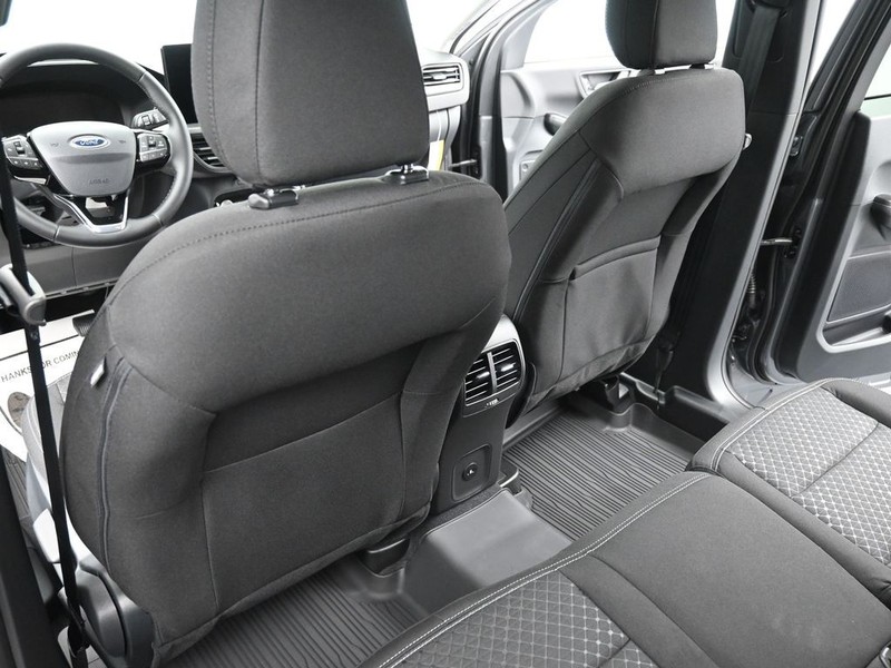 Ford Escape Vehicle Full-screen Gallery Image 17