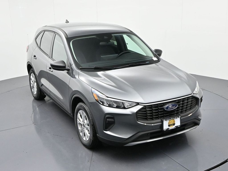 Ford Escape Vehicle Full-screen Gallery Image 18