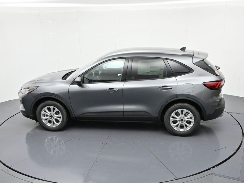 Ford Escape Vehicle Full-screen Gallery Image 21