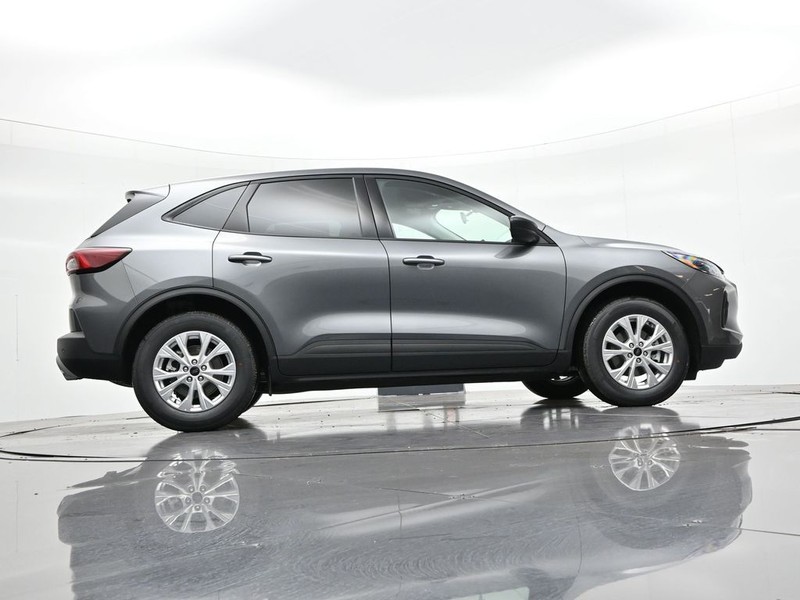 Ford Escape Vehicle Full-screen Gallery Image 25