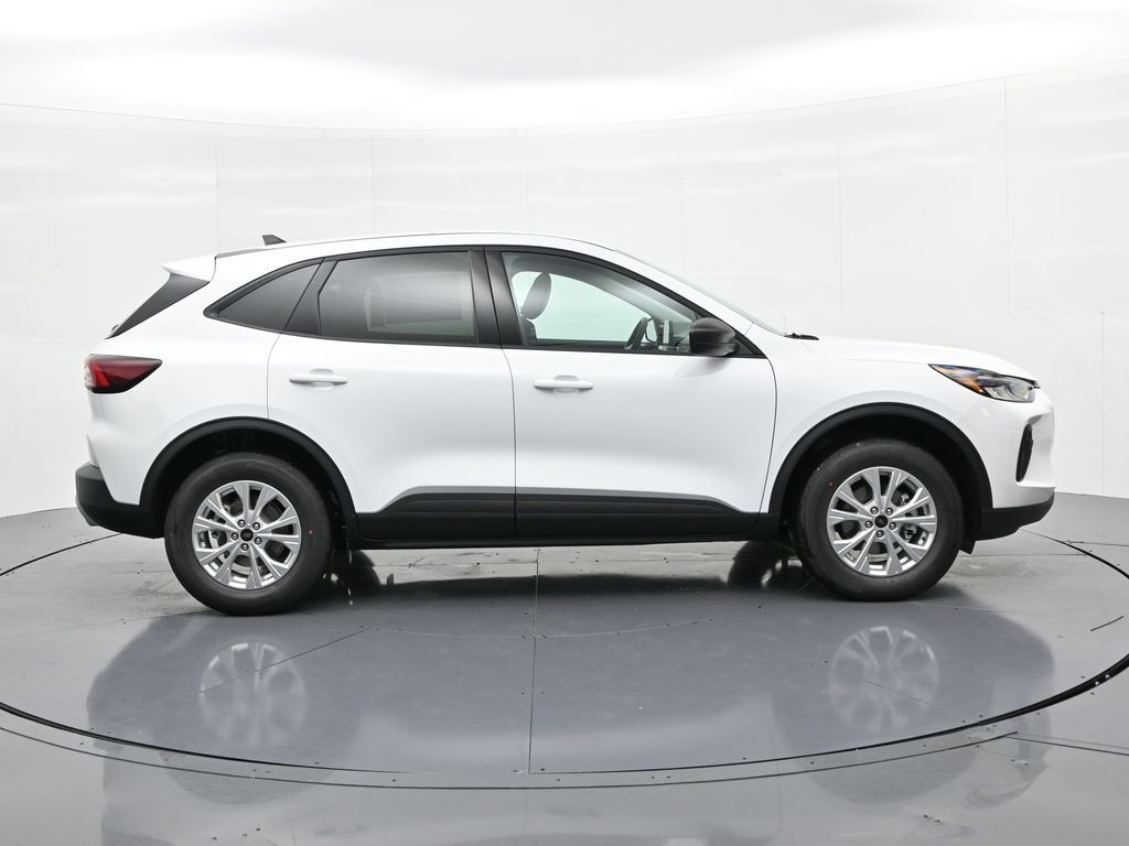 Ford Escape Vehicle Full-screen Gallery Image 5