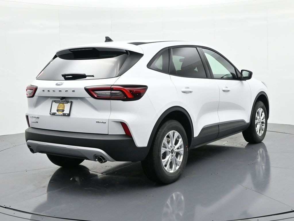 Ford Escape Vehicle Full-screen Gallery Image 6