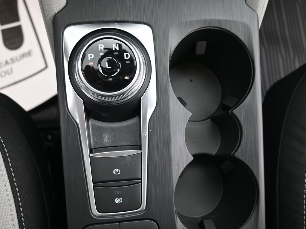 Ford Escape Vehicle Full-screen Gallery Image 12