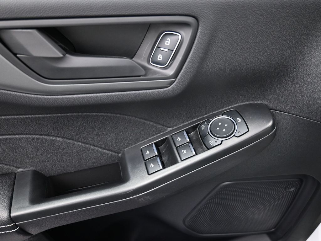 Ford Escape Vehicle Full-screen Gallery Image 14